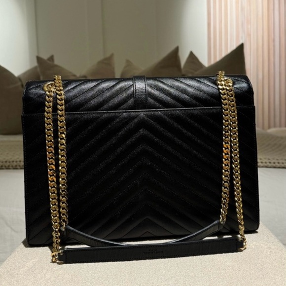 MUST HAVE YSL GORGEOUS HANDBAG! - Picture 4 of 9